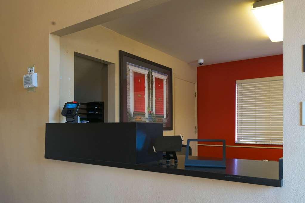 Suburban Studios Louisville East Beltér fotó
