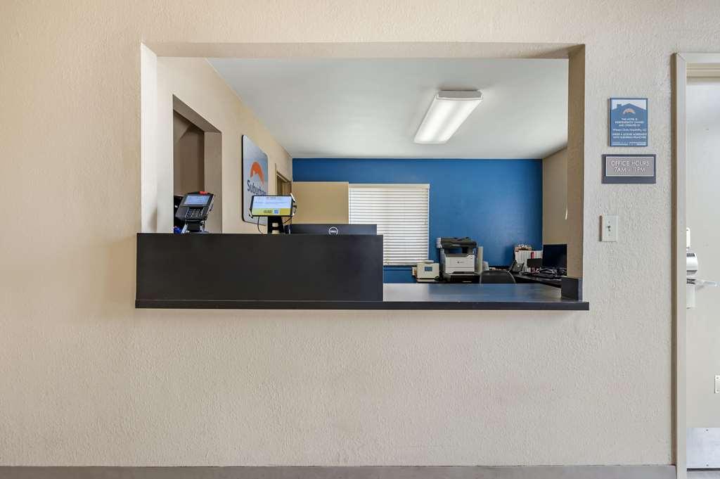 Suburban Studios Louisville East Beltér fotó
