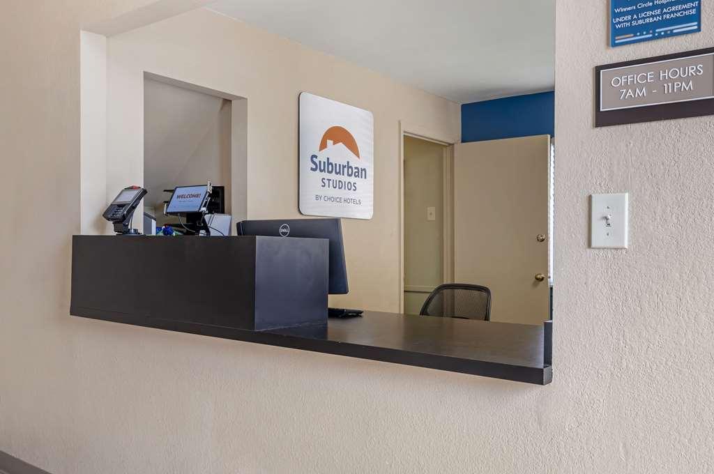 Suburban Studios Louisville East Beltér fotó