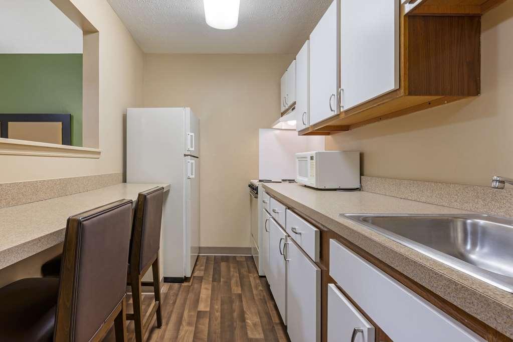 Suburban Studios Louisville East Szoba fotó